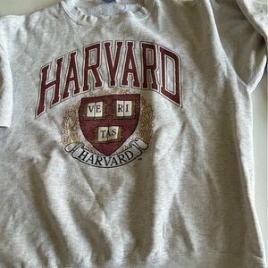 Vintage Savvy Trau & Loevner Harvard University sweatshirt